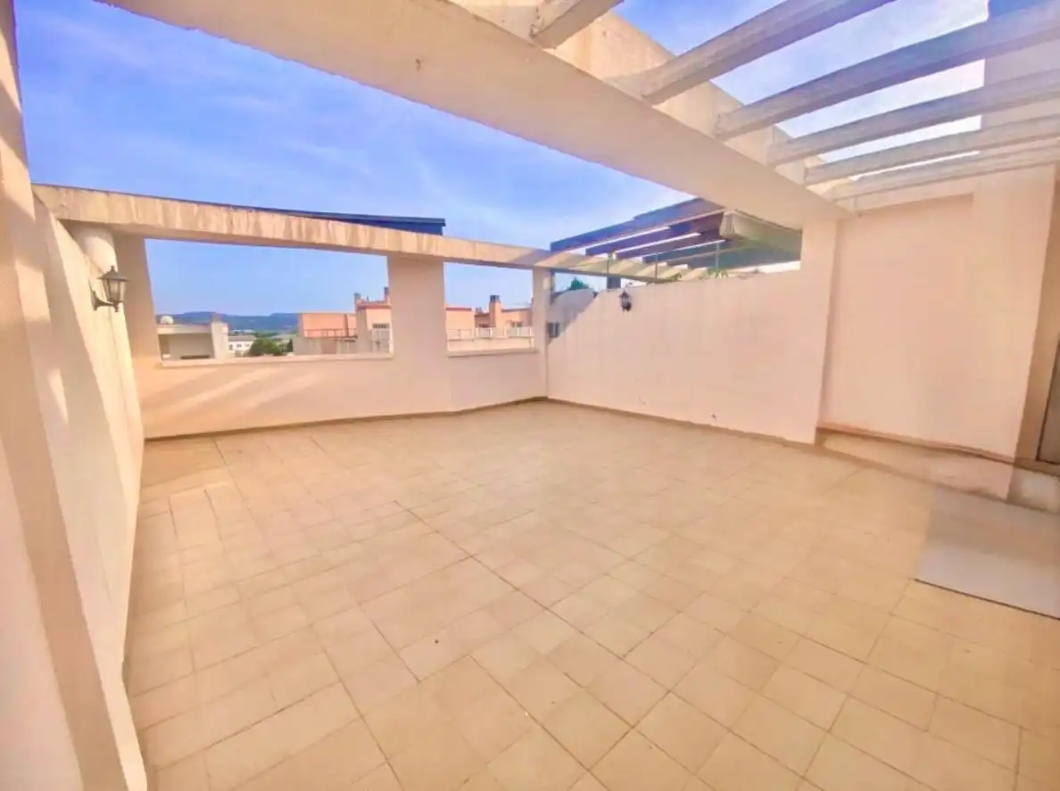 Ático con terraza en venta en Calle la huerta 20