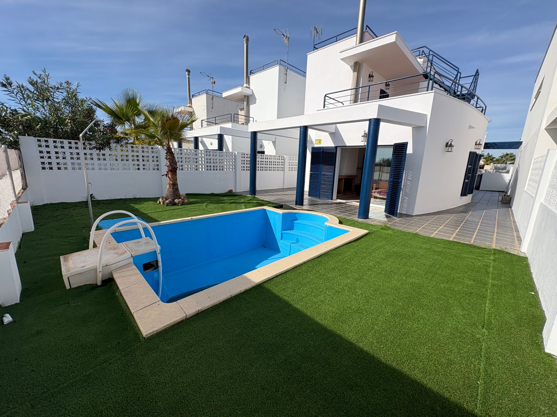 Piscina de Casa o chalet en venta en Almonte con Aire acondicionado, Calefacción y Jardín privado