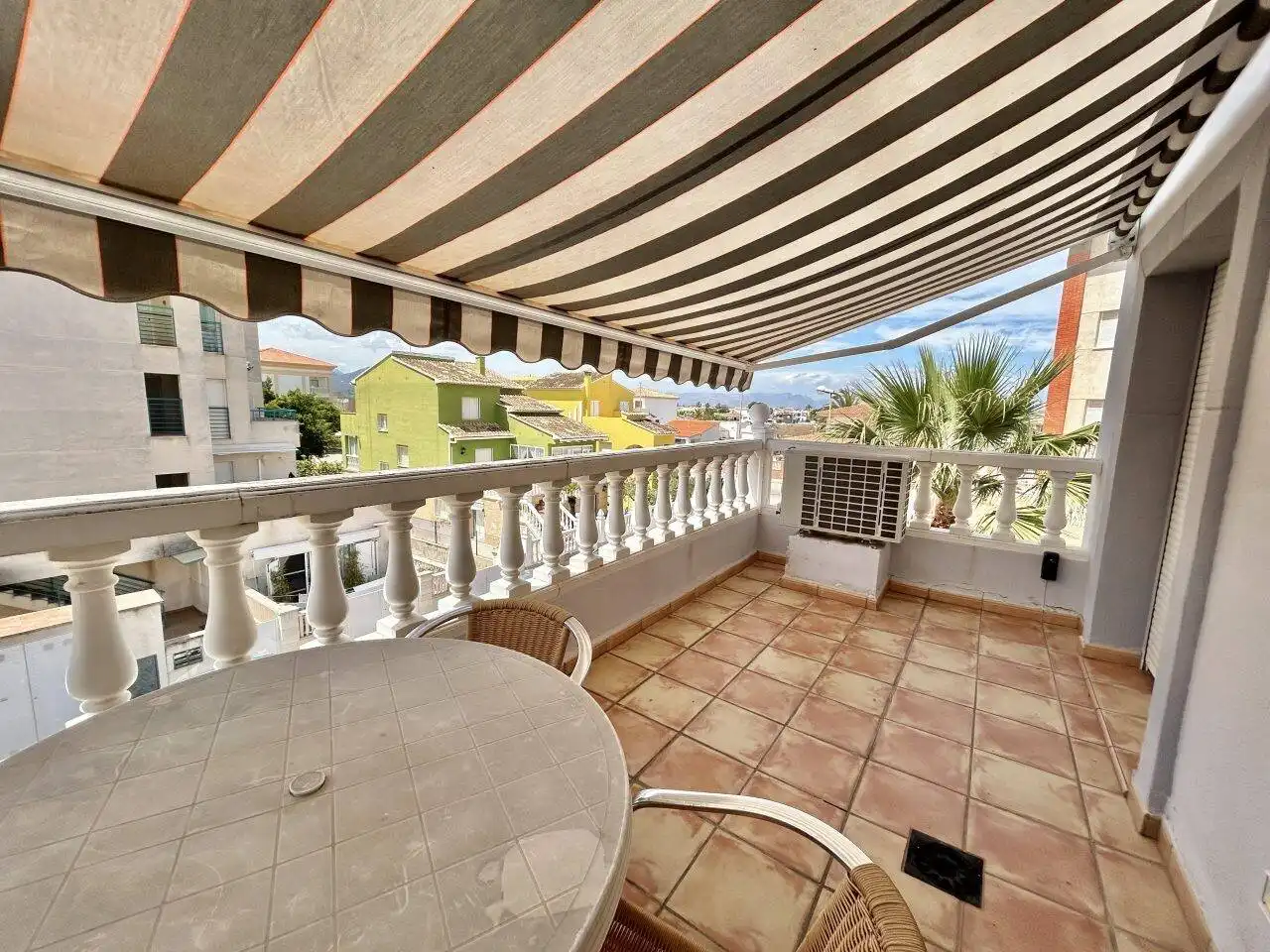 Terrassa de Casa adosada en venda en Oliva amb Aire condicionat, Calefacció i Jardí privat