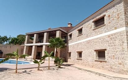 Vista exterior de Casa o xalet en venda en Elche / Elx amb Aire condicionat, Terrassa i Piscina