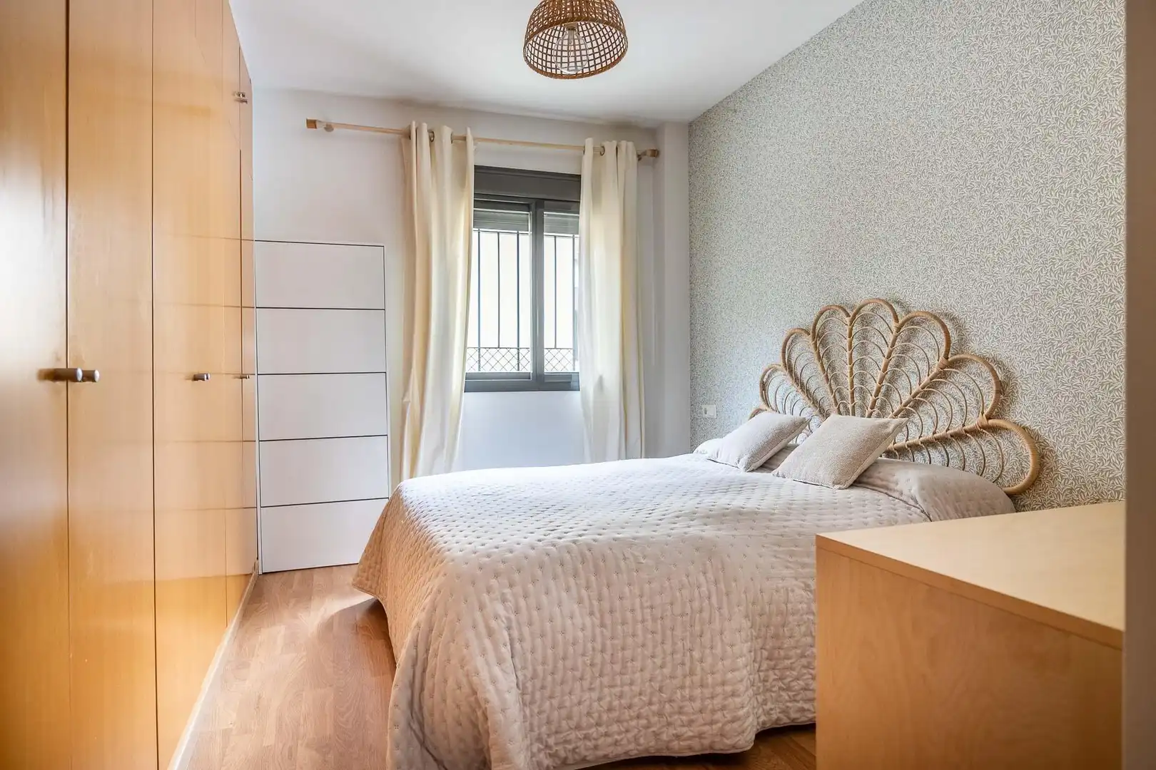 Habitación de Piso en venta en Mairena del Aljarafe con Aire acondicionado, Terraza y Trastero