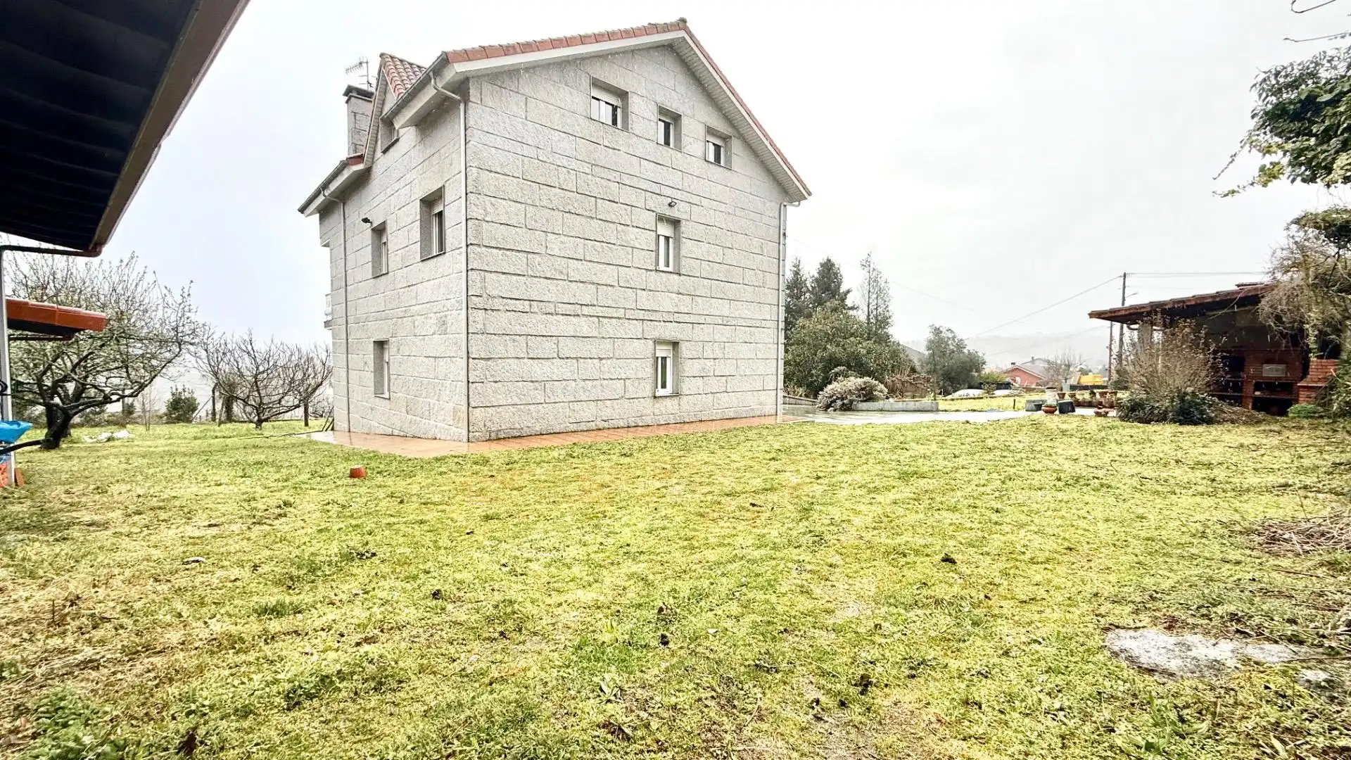 Exterior view of Country homes for sale in Toén  with Heating, Private garden and Storage room
