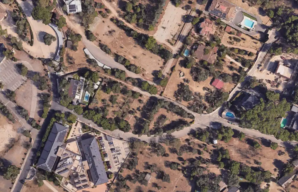 Terreno residencial en venta en Avenida de Pinares, imagen 2