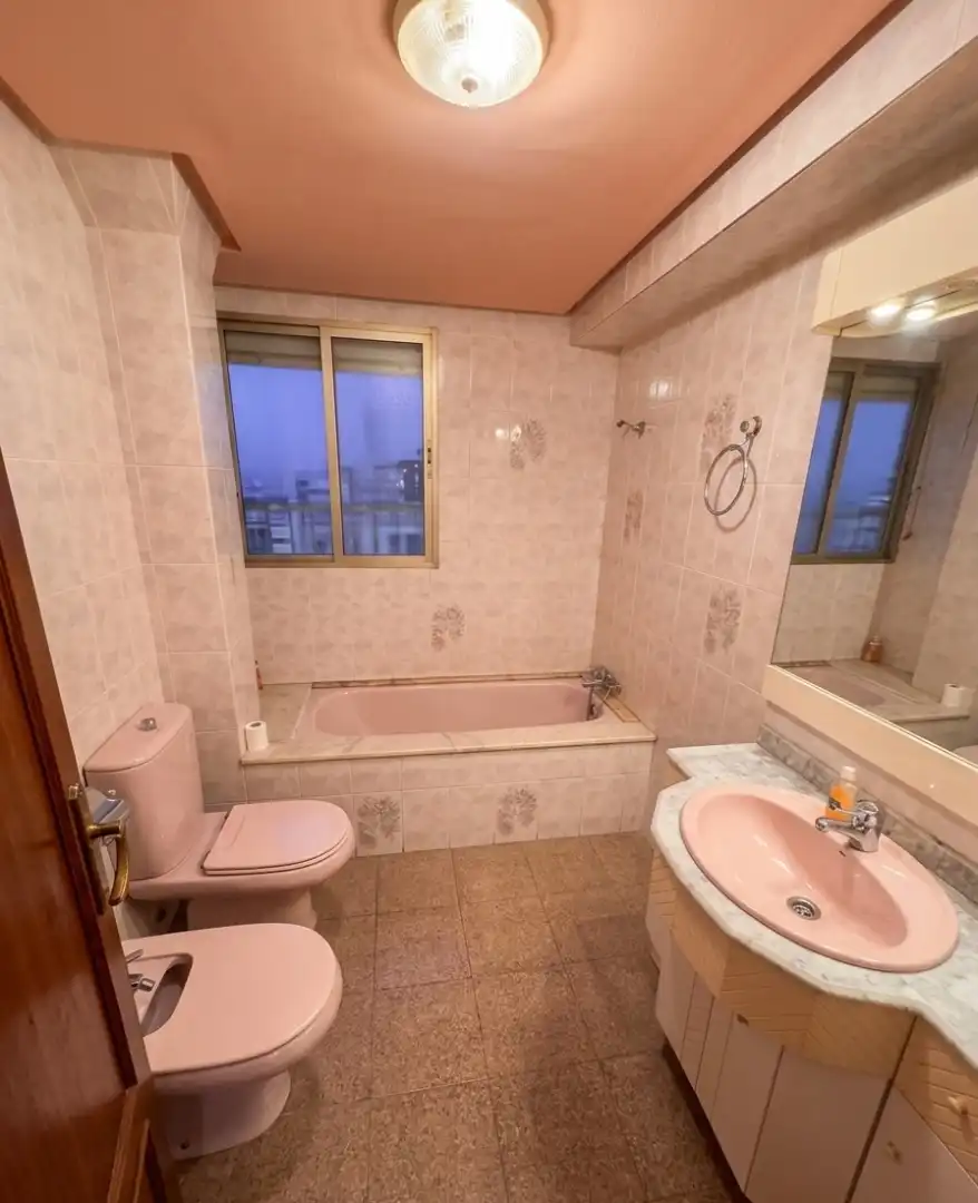 Baño de Piso en venta en Elche / Elx con Amueblado y Balcón