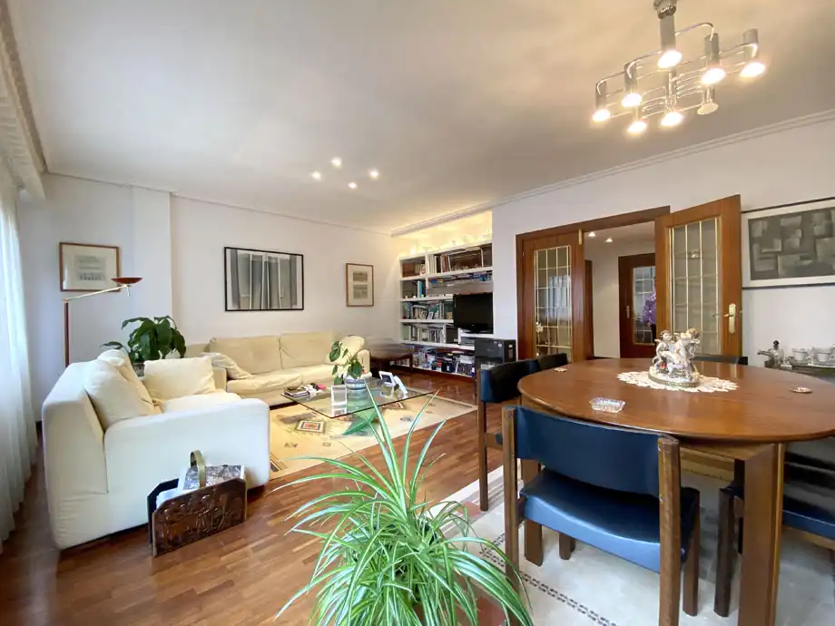 Sala de estar de Casa o chalet en venta en Vitoria - Gasteiz con Calefacción, Jardín privado y Parquet