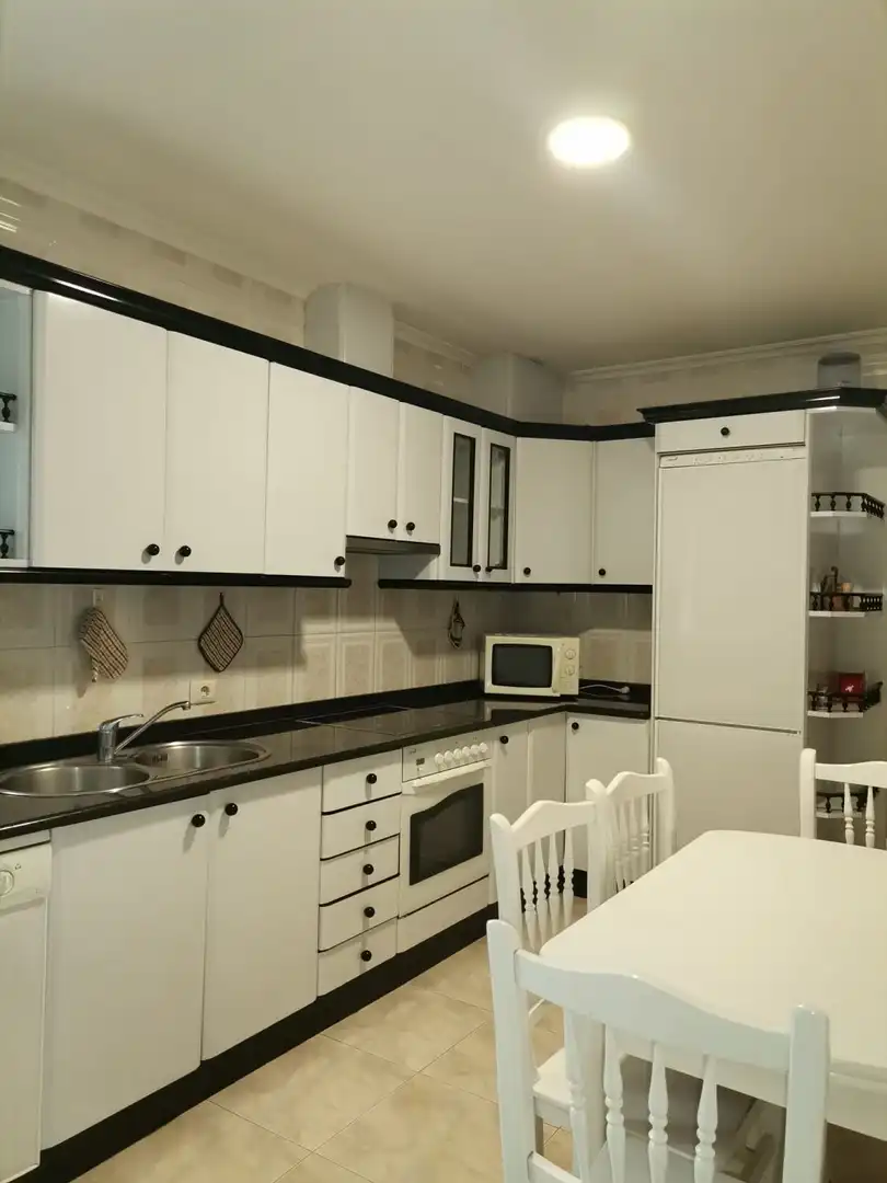 Cocina de Casa o chalet de alquiler en A Mezquita  con Calefacción, Terraza y Trastero