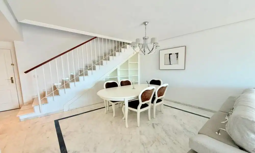 Comedor de Dúplex de alquiler en Marbella con Aire acondicionado, Calefacción y Terraza