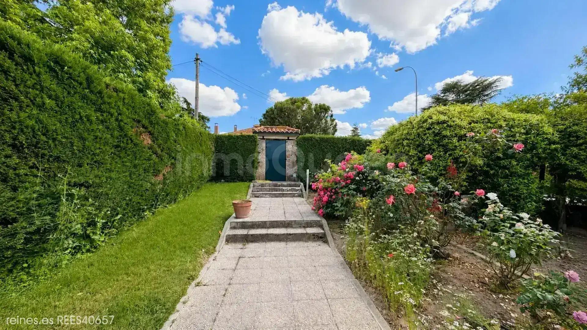 Vista exterior de Casa o xalet en venda en Villaviciosa de Odón amb Calefacció i Jardí privat