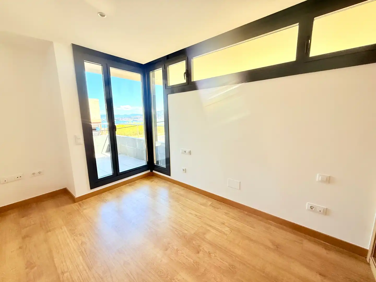 Schlafzimmer von Wohnung zum Verkauf in Baiona mit Parkett, Terrasse und Abstellraum