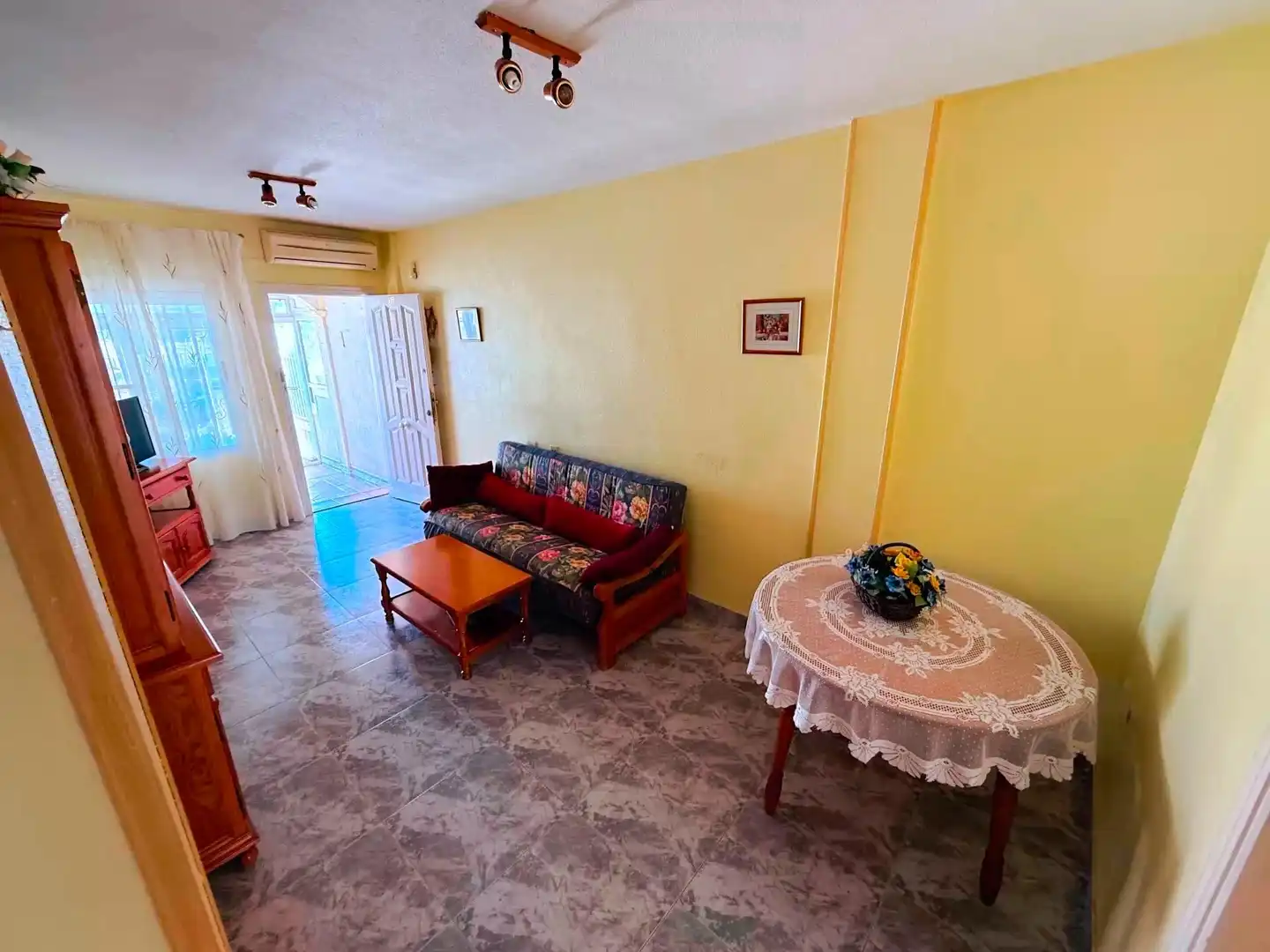 Sala d'estar de Casa adosada en venda en Los Alcázares amb Jardí privat, Terrassa i Traster