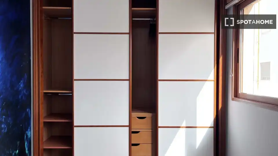 Schlafzimmer von Wohnung zur Miete in Valencia mit Klimaanlage, Heizung und Möbliert