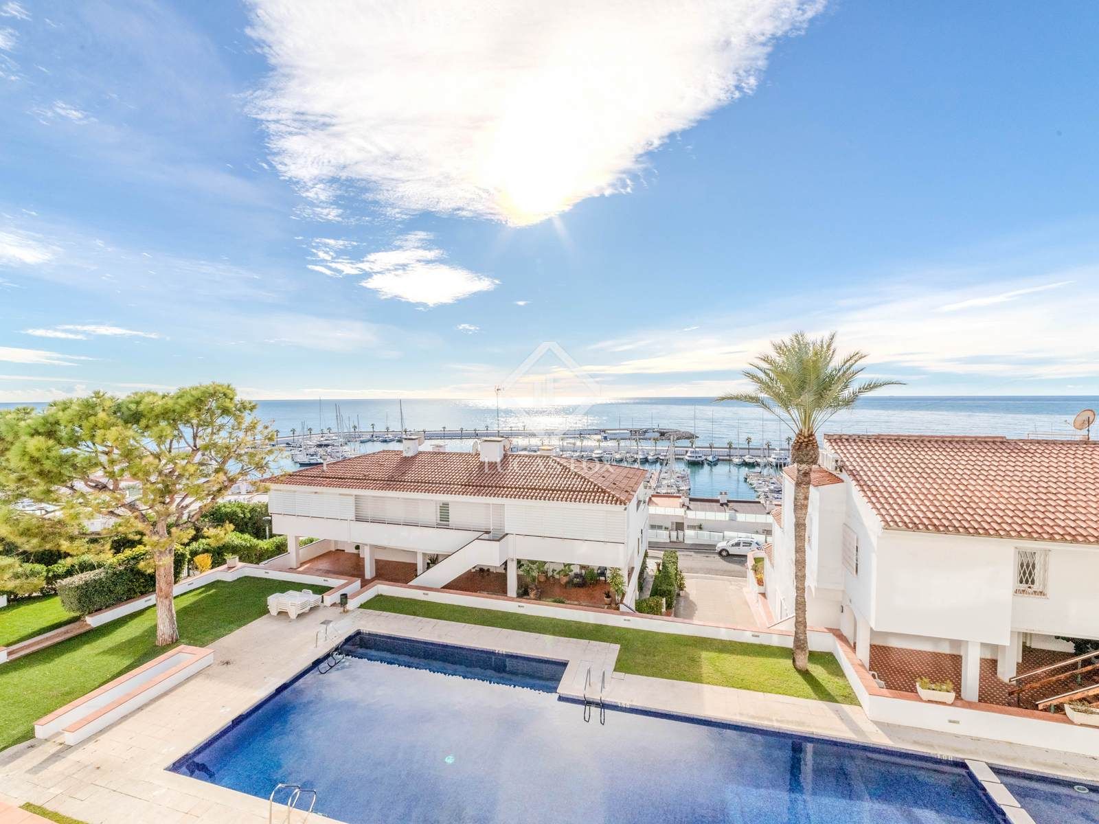 Vista exterior de Pis en venda en Sitges amb Aire condicionat, Calefacció i Piscina