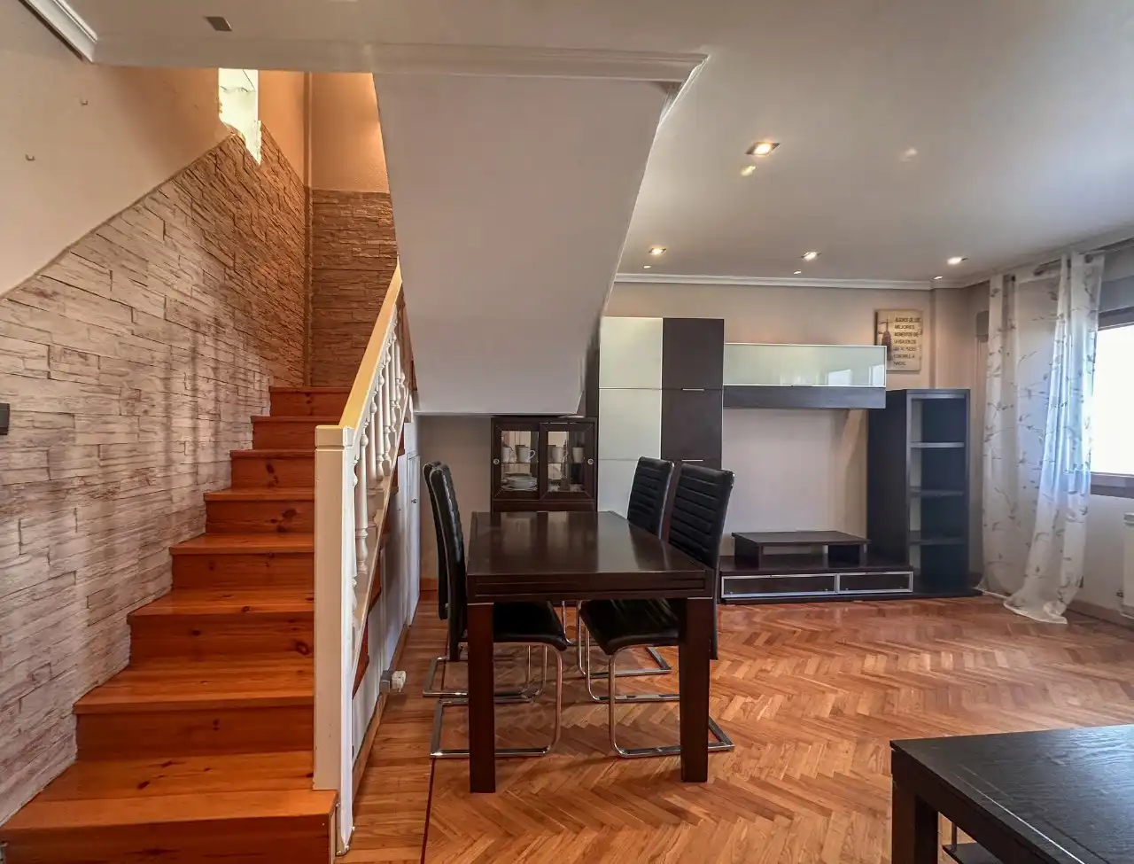 Dúplex en venta en Santa Cruz de Bezana con Calefacción y Amueblado