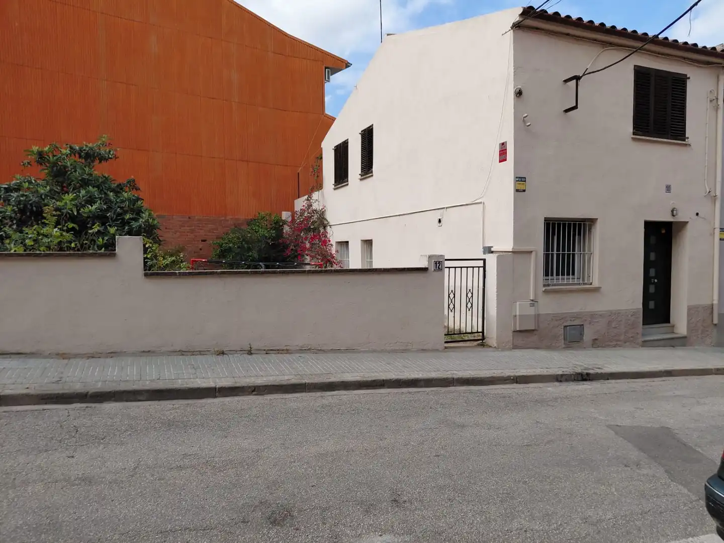 Außenansicht von Einfamilien-Reihenhaus zum Verkauf in Parets del Vallès mit Klimaanlage, Heizung und Privatgarten