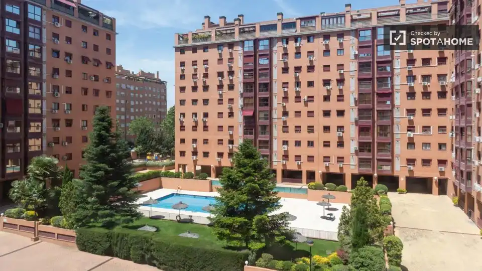 Bedroom of Flat for rent in Madrid  with Air Conditioner, Heating and Furnished