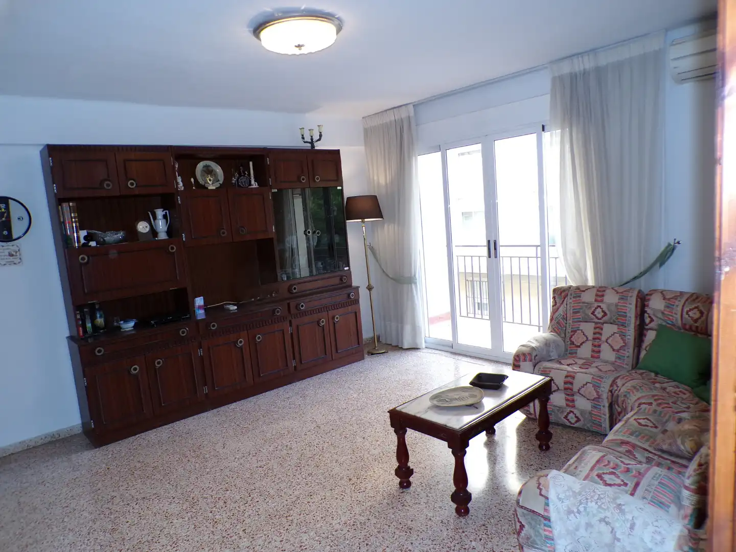 Wohnzimmer von Wohnung zum Verkauf in Rocafort mit Ofen und Balkon