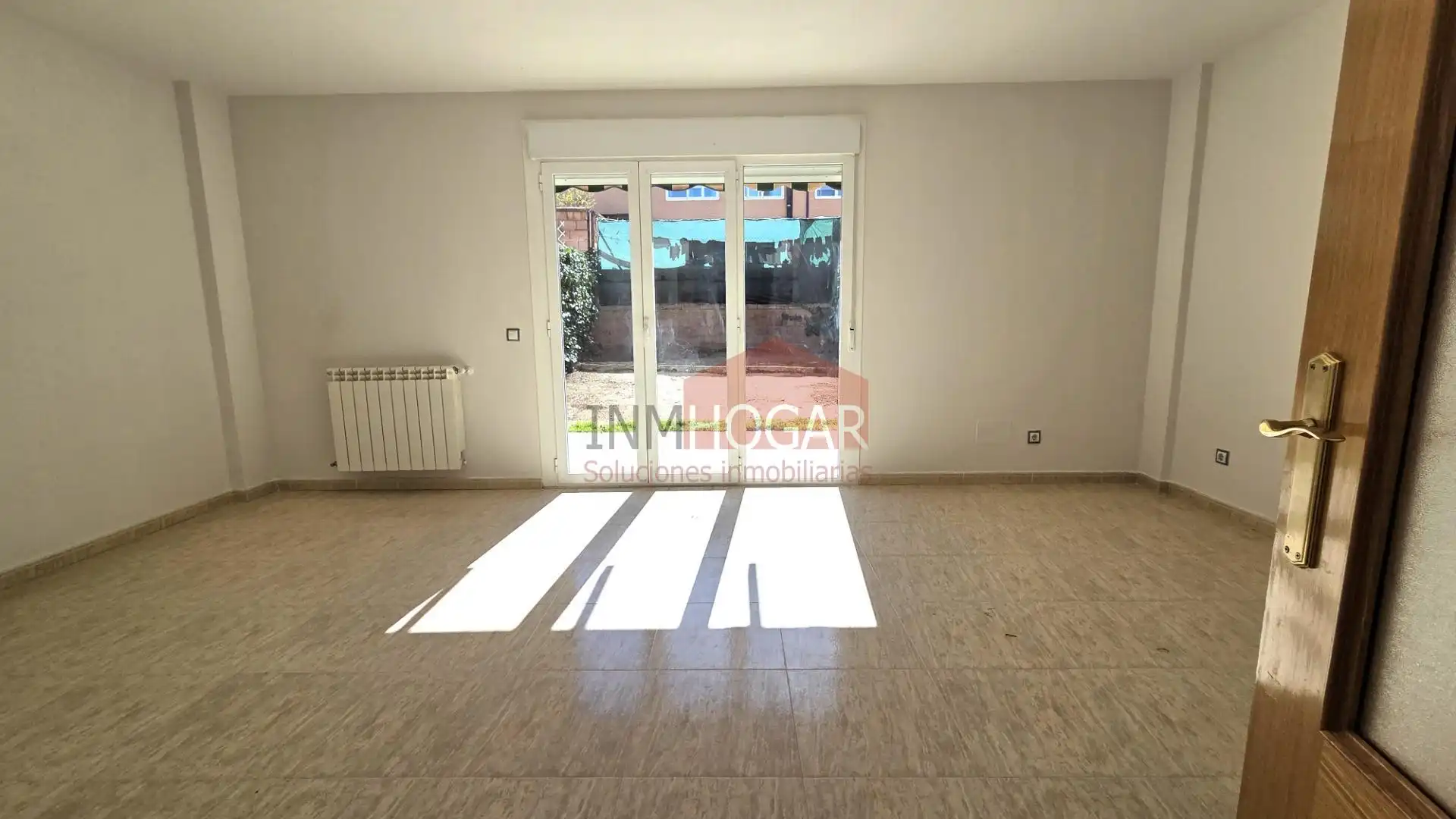 Sala d'estar de Casa o xalet en venda en Ávila Capital amb Calefacció, Jardí privat i Terrassa