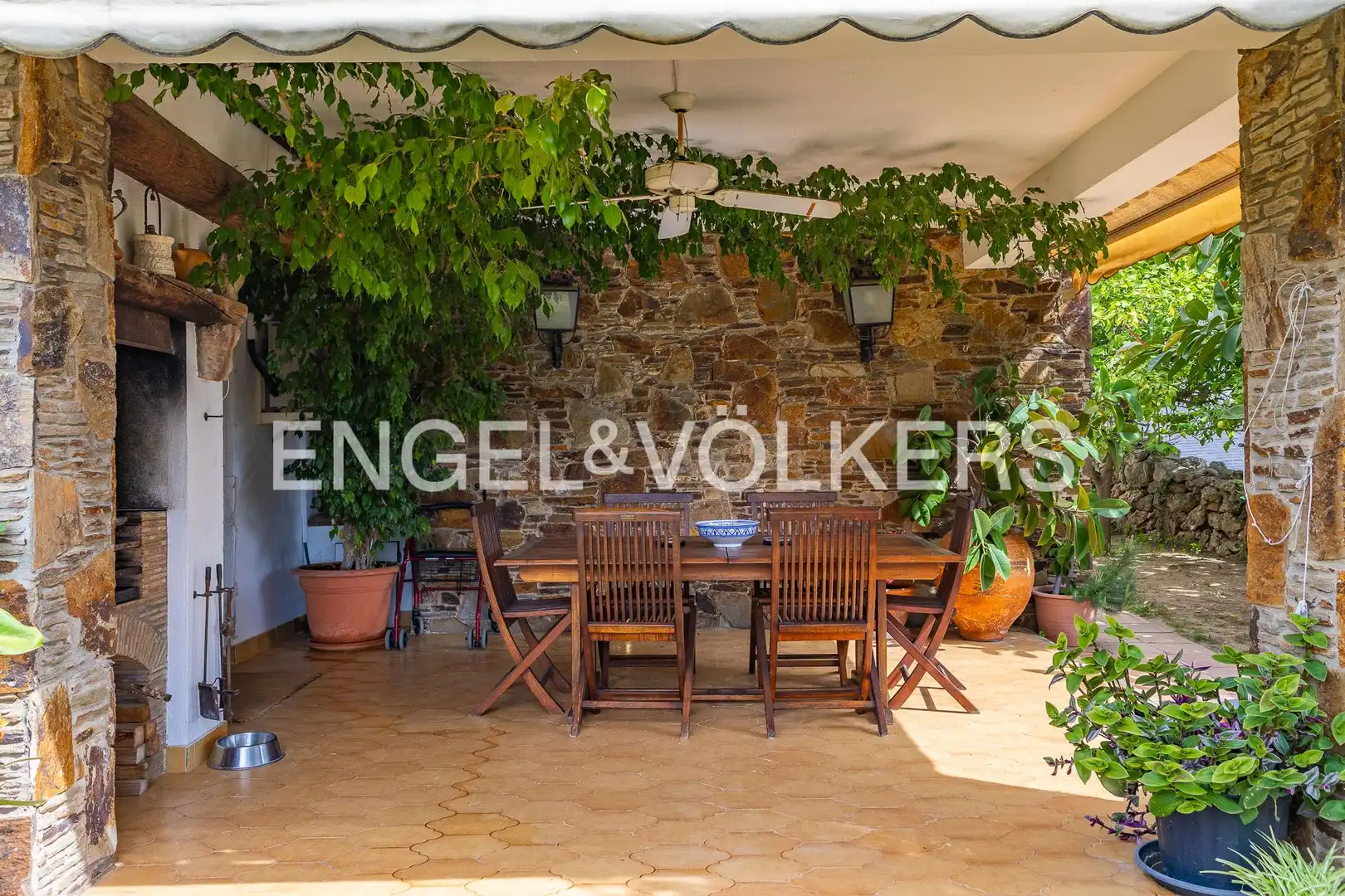 Terrassa de Casa o xalet en venda en Cerdanyola del Vallès amb Calefacció, Jardí privat i Parquet
