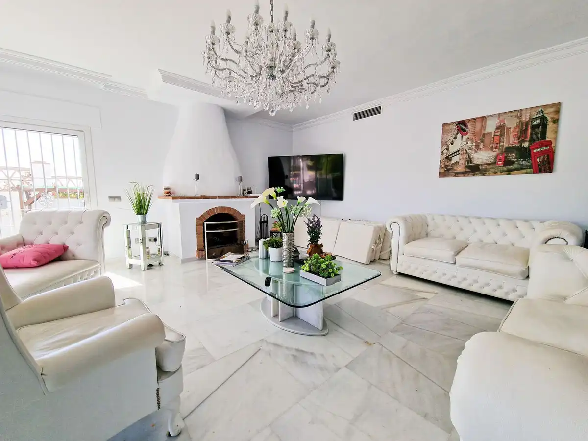 Chalet en venta en Calle Azahar 36