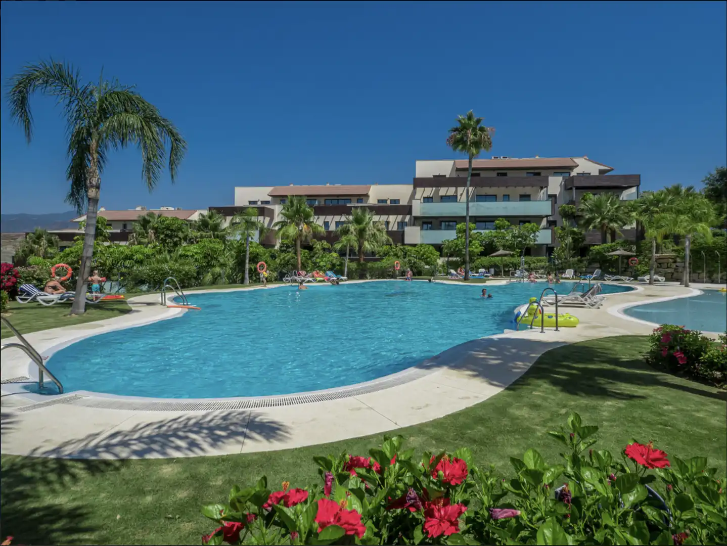 Apartment with pool for sale in Los Flamingos