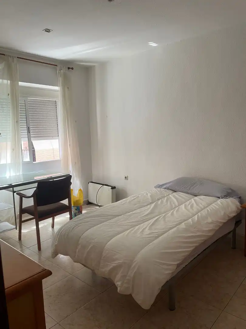 Flat for rent in Calle Buensuceso, Centro - Sagrario