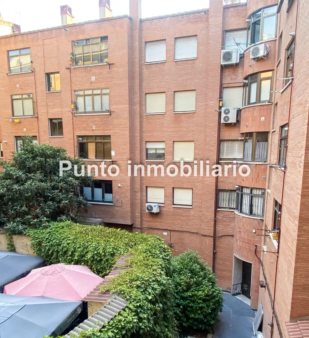 Vista exterior de Piso de alquiler en Valladolid con Aire acondicionado, Calefacción y Parquet