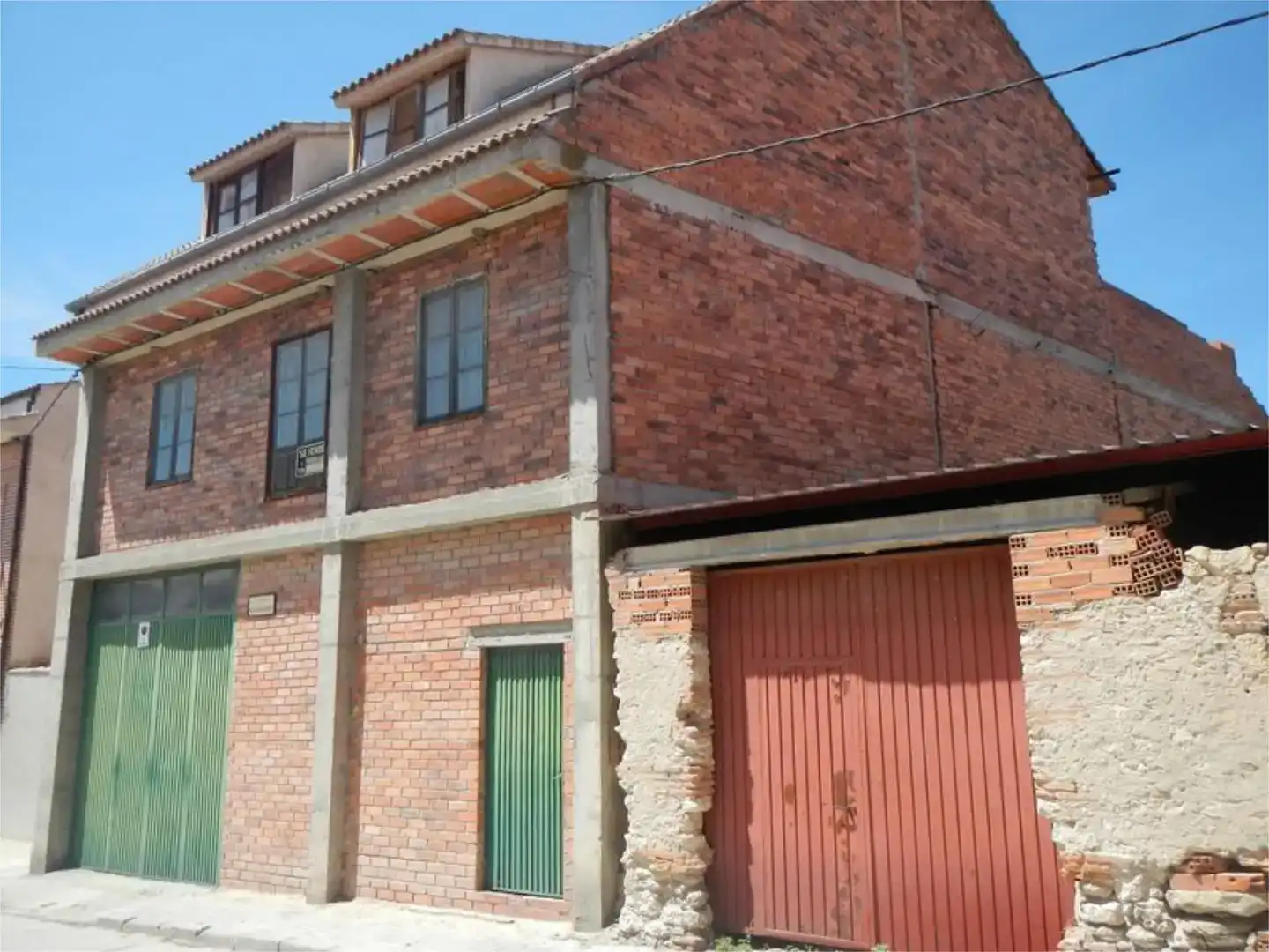 Vista exterior de Casa adosada en venda en Mozoncillo, Segovia