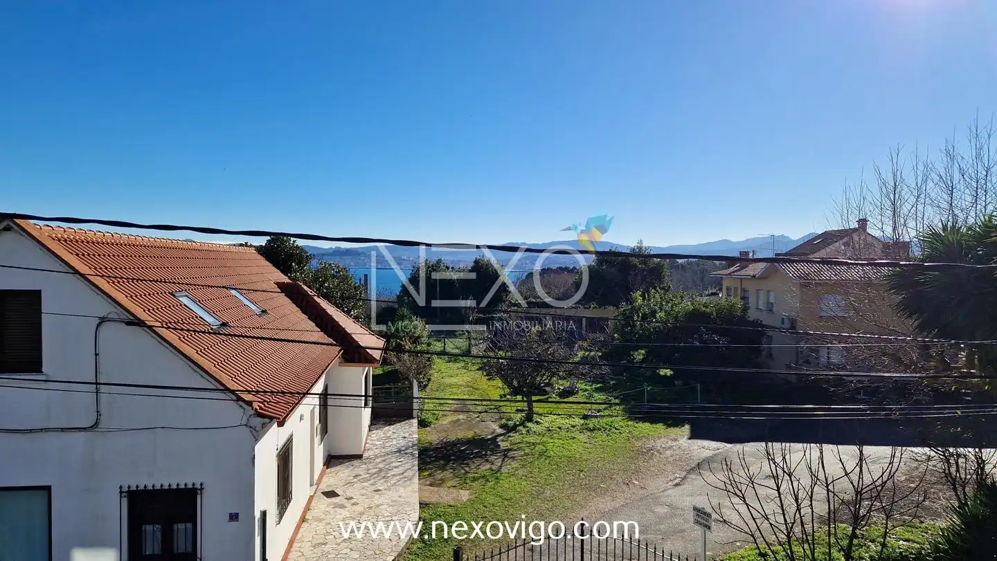 Casa adosada en venta en Cangas  con Calefacción, Trastero y Amueblado