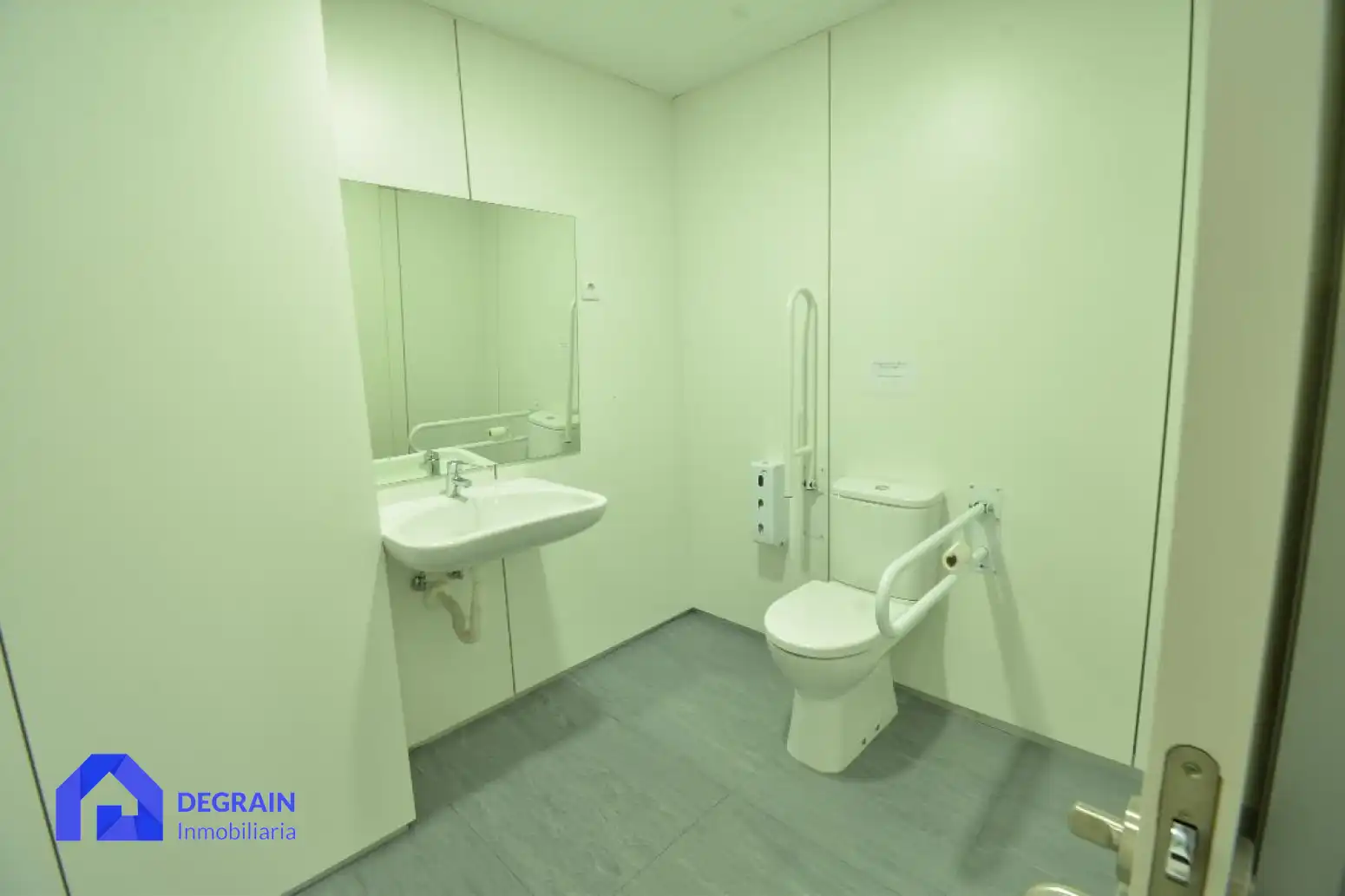 Baño de Local de alquiler en Oviedo 