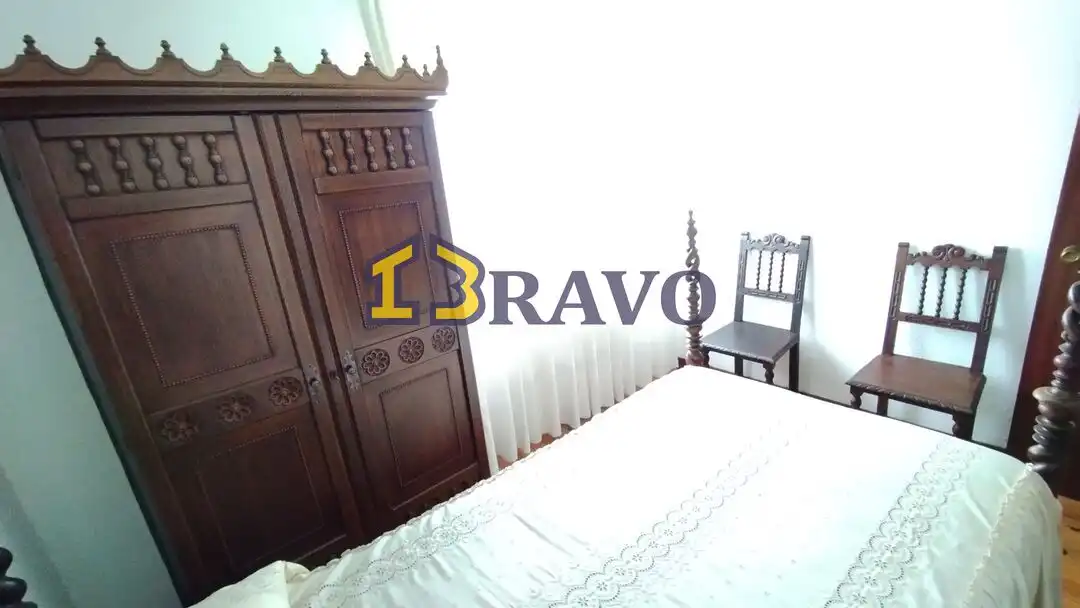 Dormitori de Casa o xalet en venda en Medina de Pomar amb Calefacció, Jardí privat i Piscina