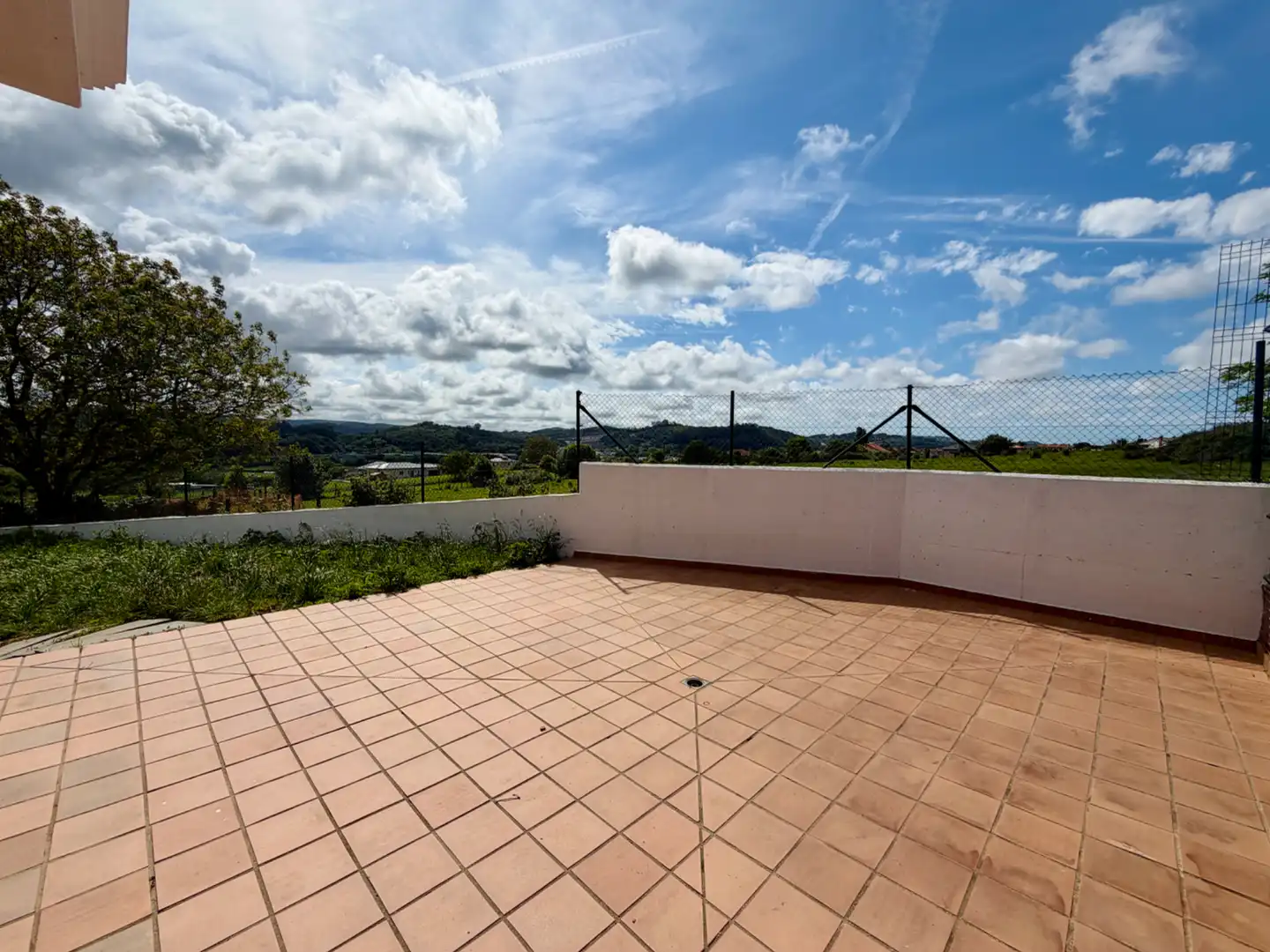 Terrassa de Casa adosada en venda en Camargo amb Calefacció, Jardí privat i Microones