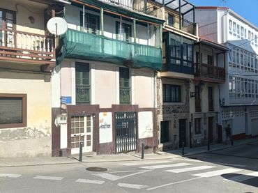 Maison mitoyenne avec balcon à vendre à Betanzos