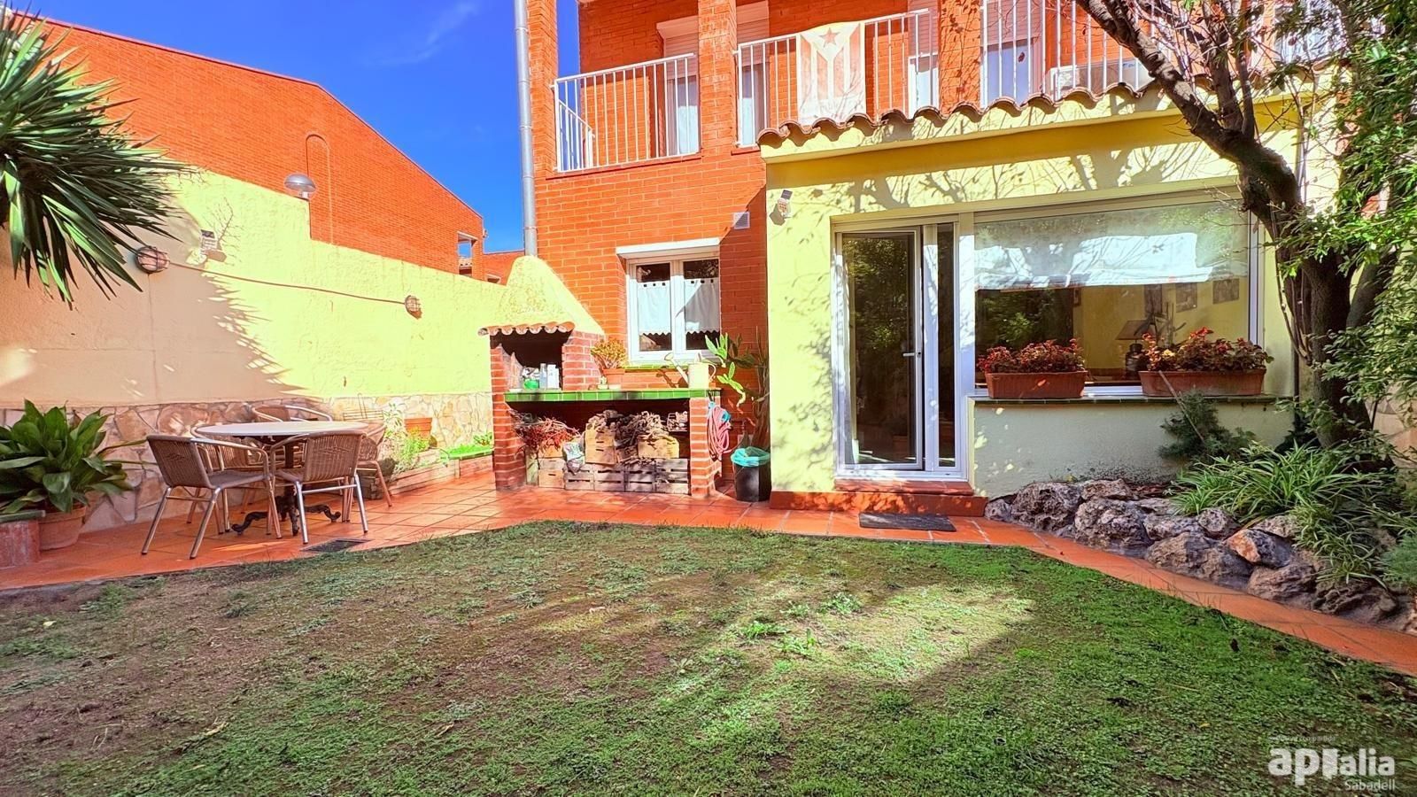 Garden of House or chalet for sale in Sabadell  with Air Conditioner, Heating and Private garden