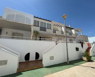 Vista exterior de Casa adosada en venda en Mojácar amb Aire condicionat, Terrassa i Piscina