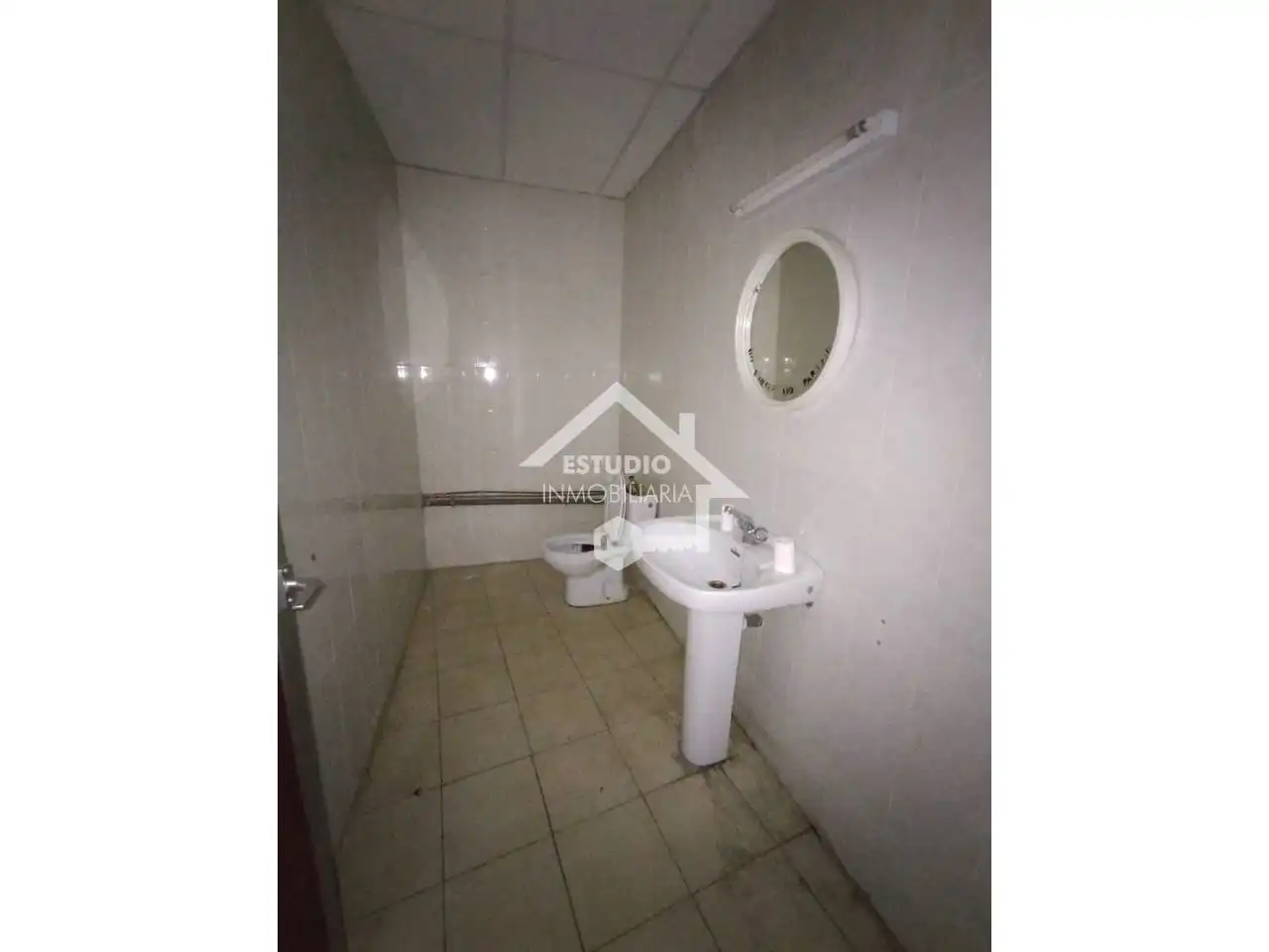Badezimmer von Geschaftsraum zur Miete in Viana