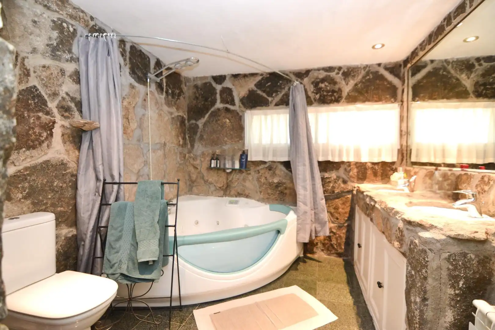 Bathroom of Houses for sale in Villanueva de la Cañada  with Air Conditioner, Private garden and Terrace
