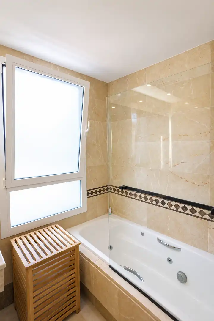 Bathroom of Houses for sale in Marbella  with Air Conditioner, Private garden and Oven