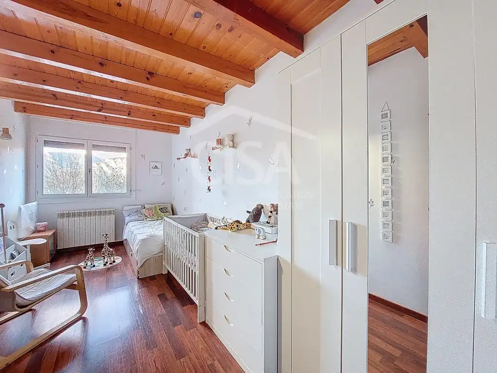Habitación de Casa adosada en venta en Ordino con Trastero