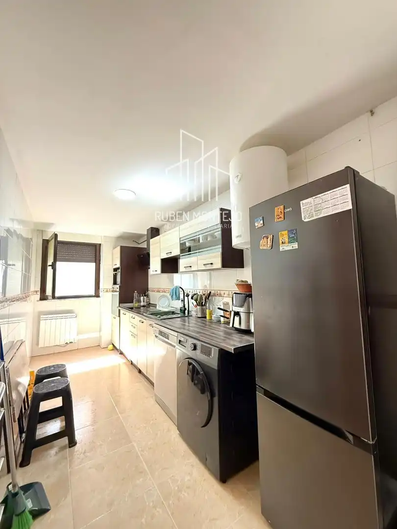 Cocina de Piso en venta en Castellanos de Moriscos con Calefacción, Horno y Lavadora