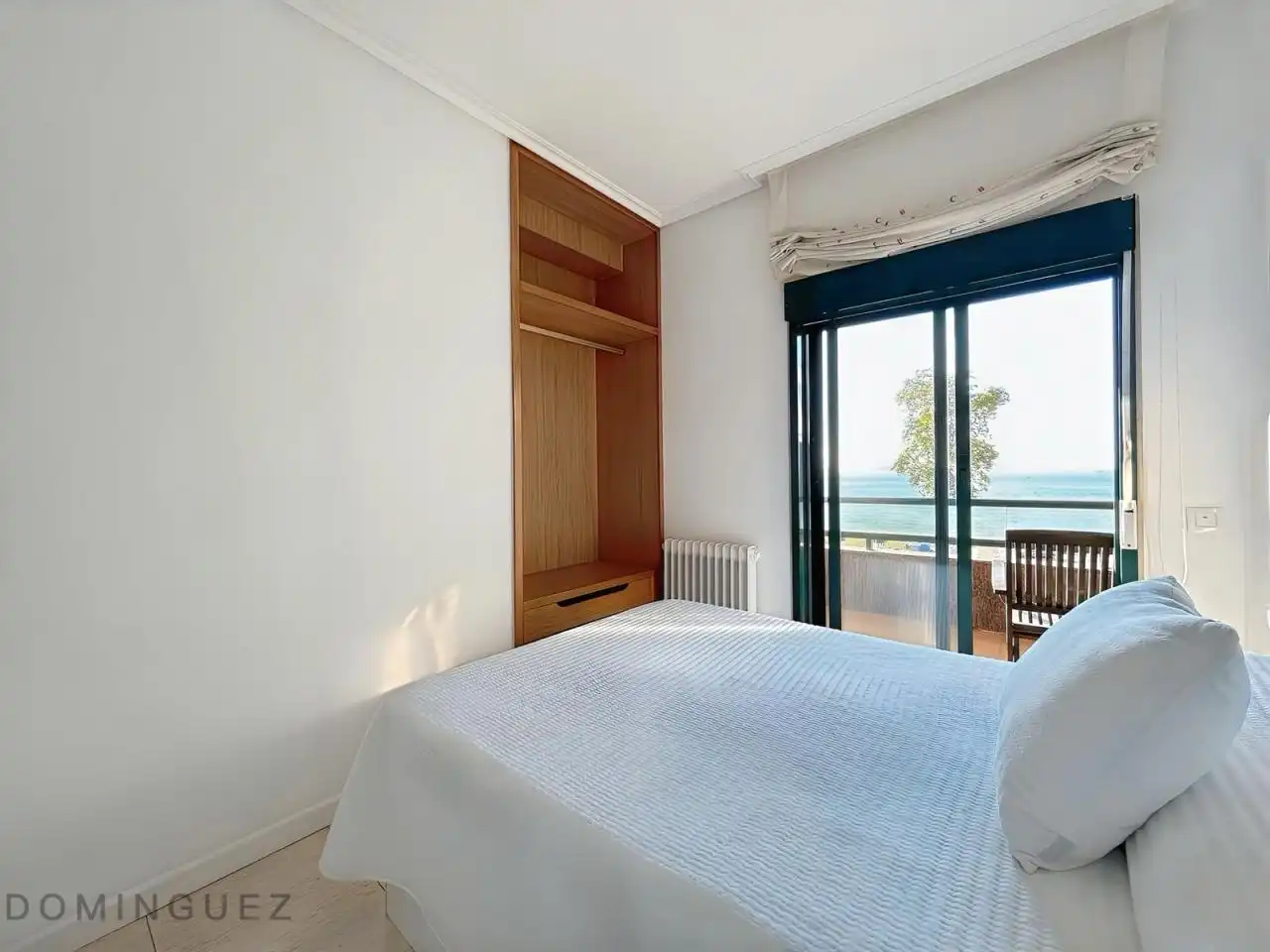 Schlafzimmer von Wohnungen zur Miete in Vigo  mit Heizung, Terrasse und Möbliert
