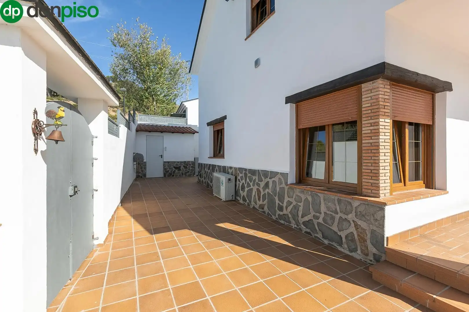 Exterior view of Houses for sale in Huétor de Santillán  with Heating, Private garden and Swimming Pool