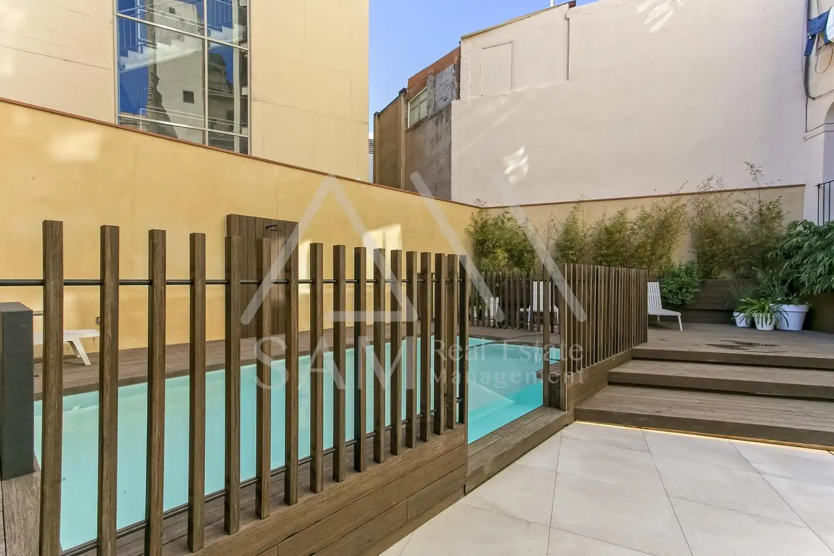 Piscina de Pis en venda en Barcelona amb Calefacció, Balcó i Piscina comunitària