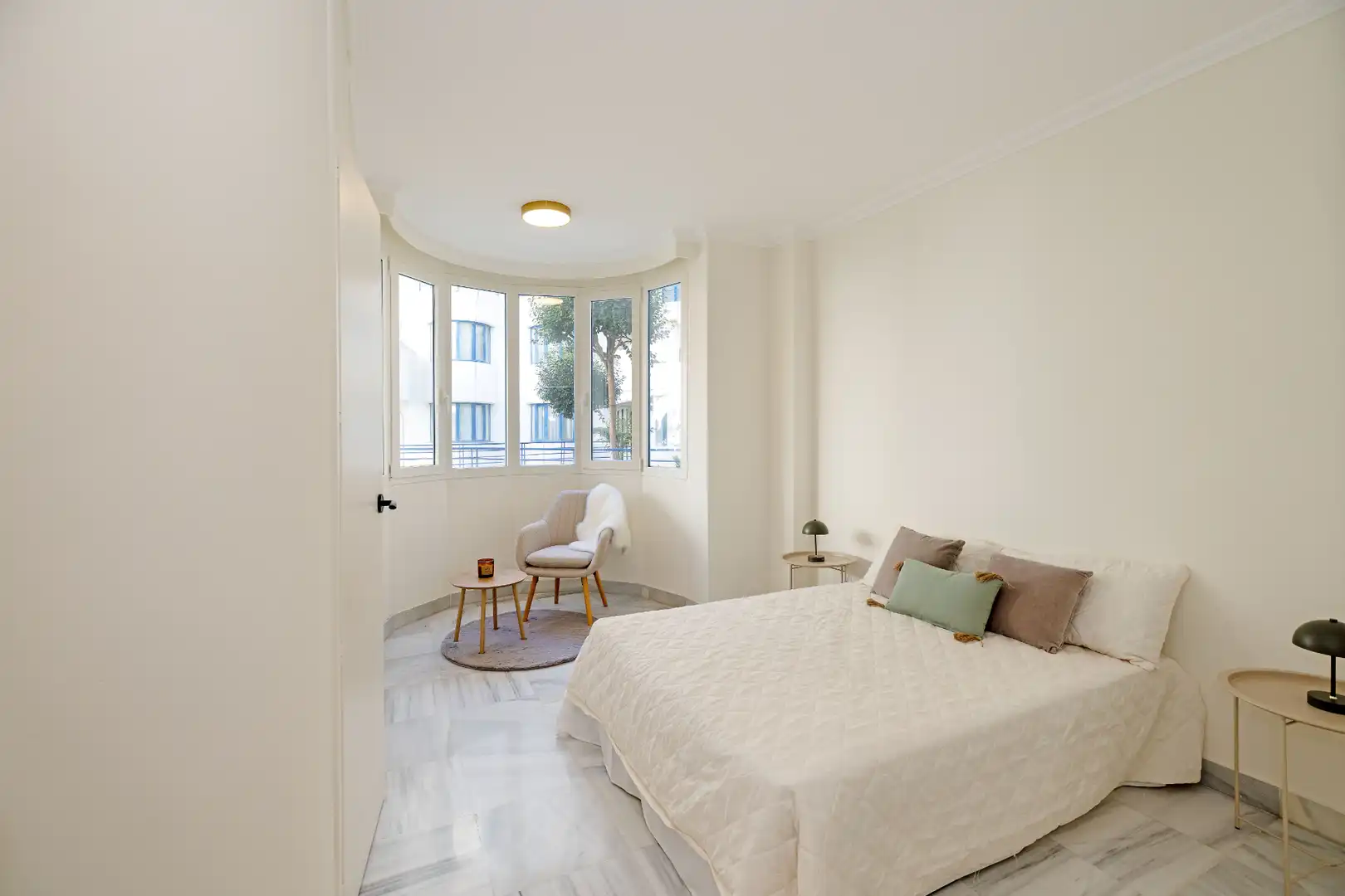 Schlafzimmer von Erdgeschoss zum Verkauf in Marbella mit Klimaanlage, Heizung und Terrasse