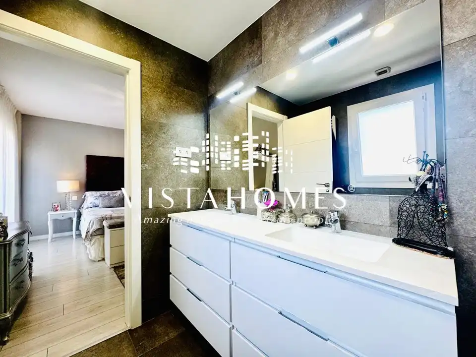 Badezimmer von Einfamilien-Reihenhaus zum Verkauf in San Agustín del Guadalix mit Klimaanlage, Heizung und Terrasse