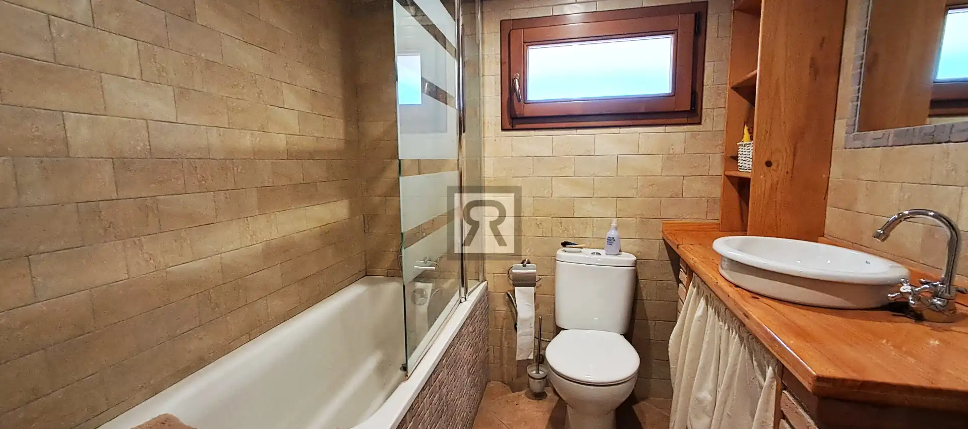 Baño de Finca rústica en venta en L'Albiol con Calefacción, Jardín privado y Piscina