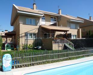 Exterior view of Single-family semi-detached to rent in Villanueva de la Cañada  with Air Conditioner and Swimming Pool