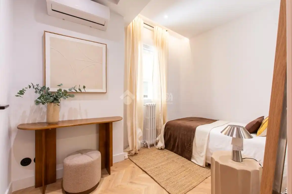 Habitación de Piso en venta en Madrid con Terraza