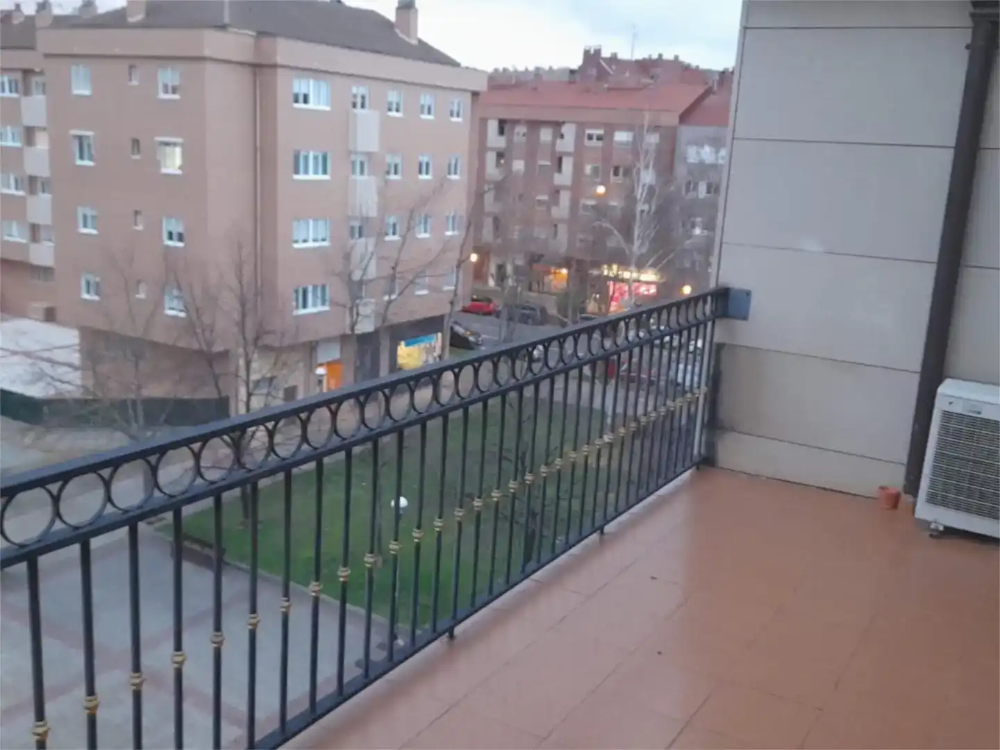 Terrassa de Pis en venda en  Logroño amb Aire condicionat i Piscina