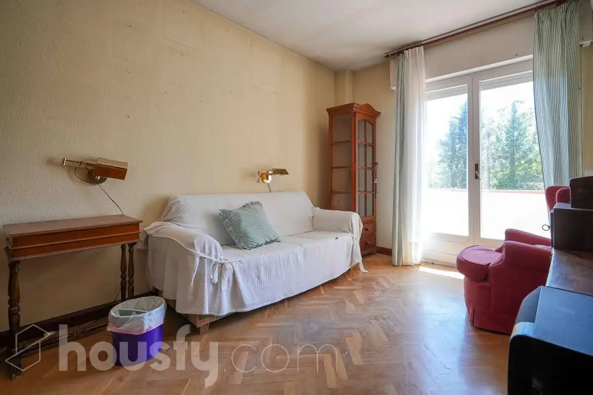 Living room of Houses for sale in Madrid  with Air Conditioner, Heating and Private garden