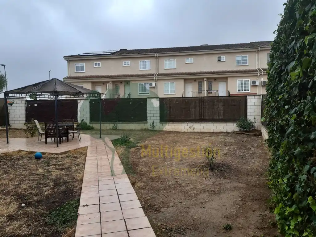 Einfamilien-Reihenhaus zur Miete in Cáceres